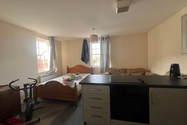 Flat to rent in East Hill, Colchester