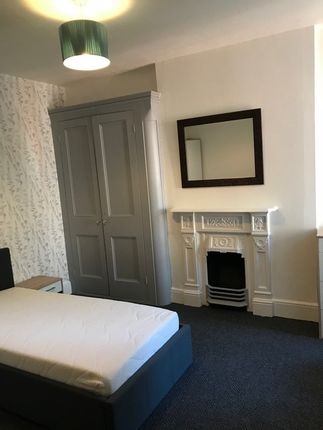 Thumbnail Room to rent in Clockhouse Road, Farnborough