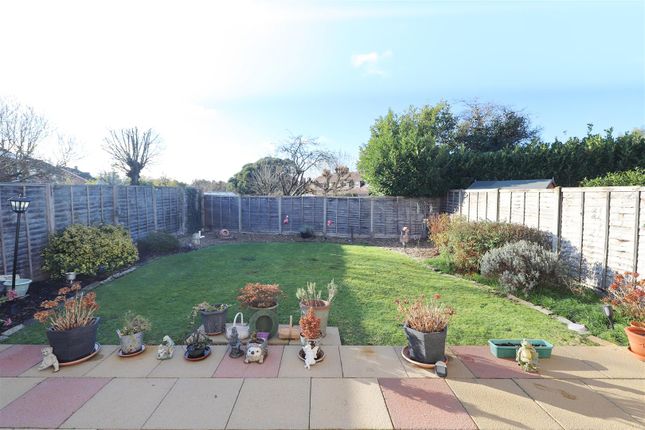 5, Charlton Close, Ickenham photo 4