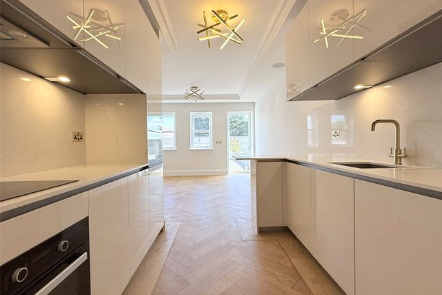 3 Luxen Court, 41, The Ridgeway, Enfield photo 5