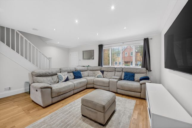 49 Morecambe Close, Stevenage, Hertfordshire photo 2