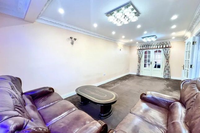 58 Hadley Gardens, SOUTHALL photo 5
