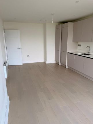 Flat 79G, Raffles House, 67 Brampton Grove, London photo 4