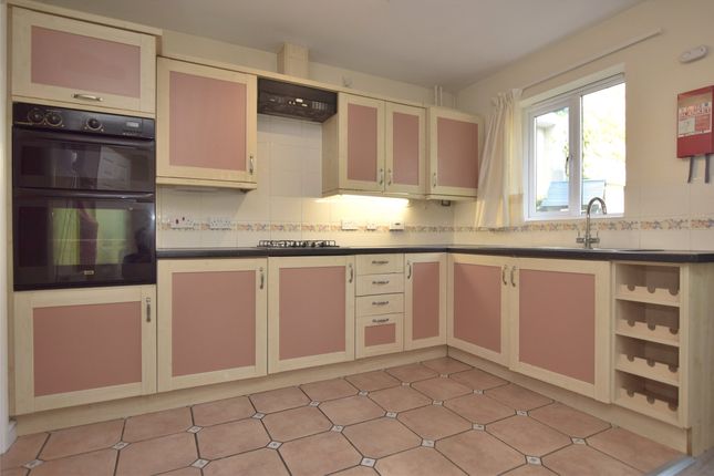 Room 6, 91, Sheldons Court, Cheltenham photo 4