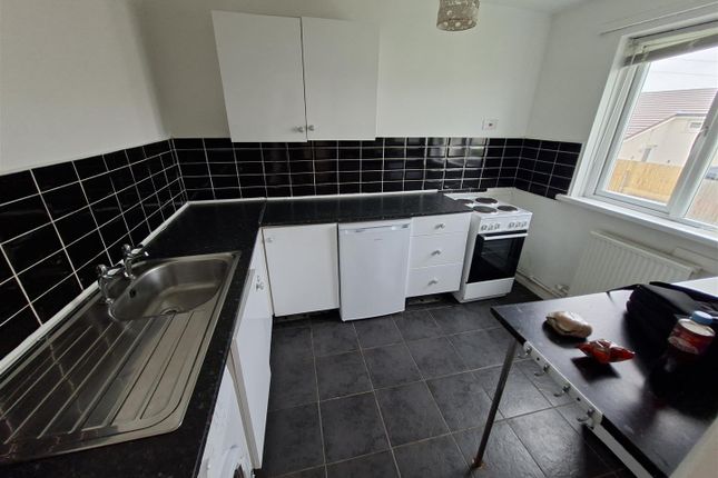 246, Maes-Y-Felin, Bridgend photo 4