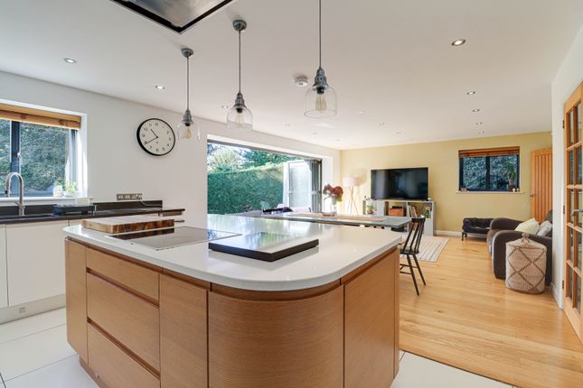 10, Meadway, Harpenden photo 2