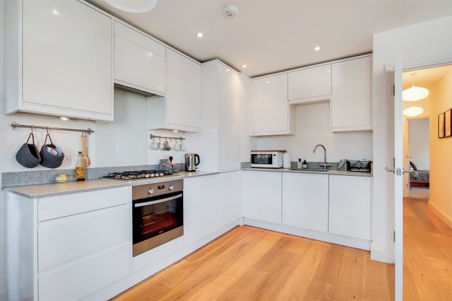 Flat 6, Walters House, 1423a London Road, London photo 4
