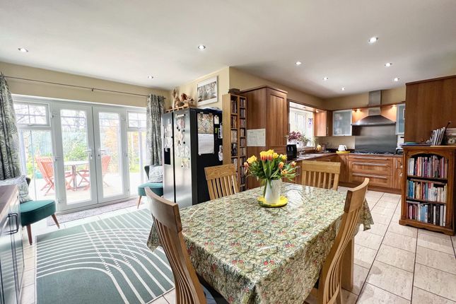 12 Clos Y Gog, Bridgend photo 3