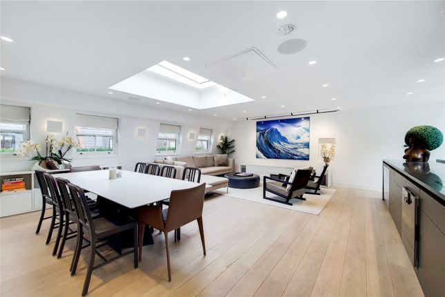 End terrace house for sale in Thornton Place, London
