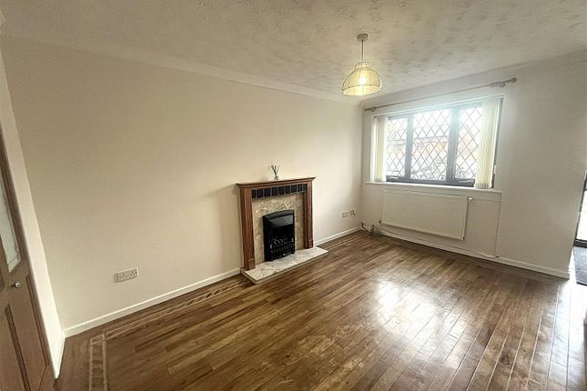 32, Forester Drive, Stalybridge photo 3