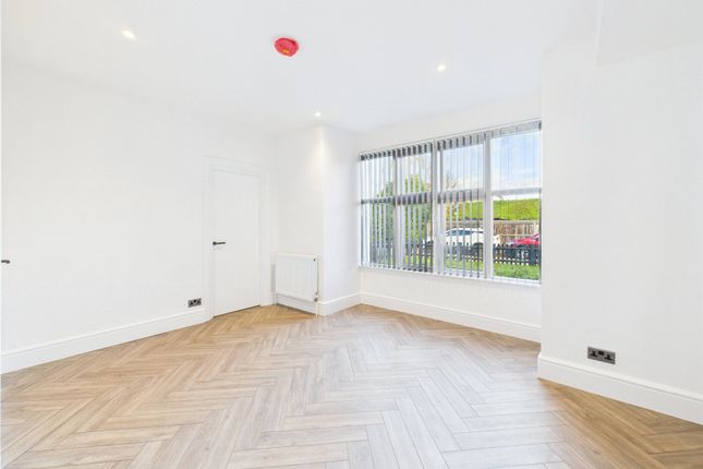 Flat 113, 11, Elmers Drive, Teddington photo 2