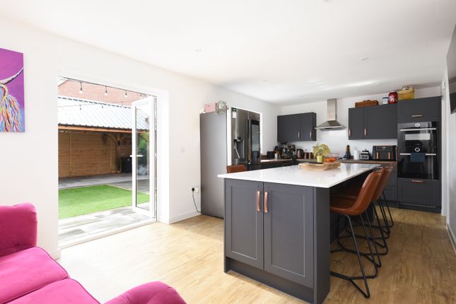11, Pheasant Crescent, Ashford photo 2