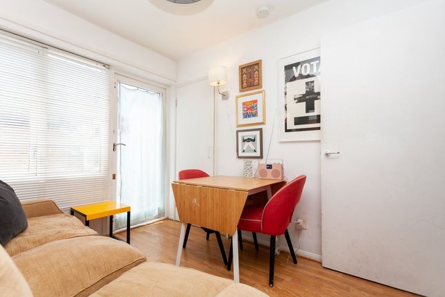 7, Phoenix Close, Hackney photo 3
