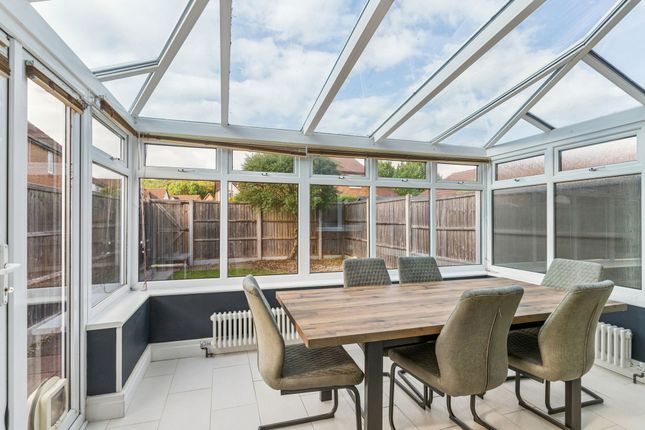 6 Gordian Way, Stevenage photo 4