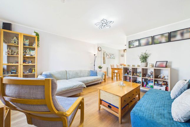 66, Springbank Crescent, Glasgow photo 4