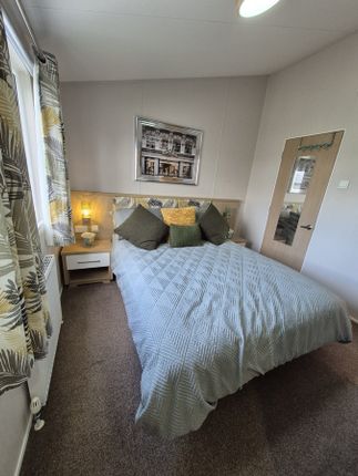 Flat Blue Lagoon, 382, Hall Lane, Walton On The Naze photo 5