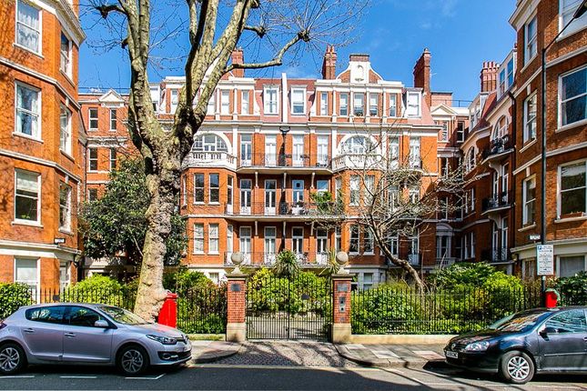 3 bed flat for sale in Fitzjames Avenue, London