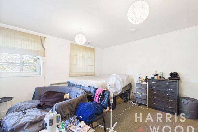 10, De Grey Road, Essex photo 3