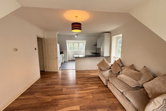 13 The Hollies, 177 Hagden Lane, Watford photo 3
