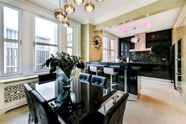 Knightsbridge Luxury  Flat 30, Wellington Court (12).Jpg