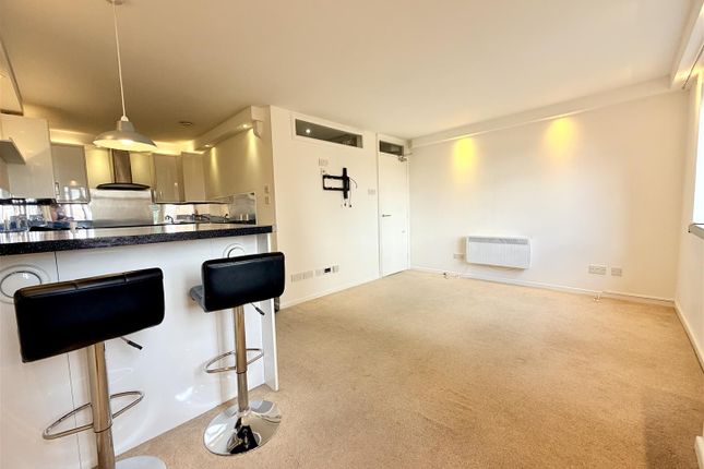Flat 10, Manor Court, Manor Road, Waltham Abbey photo 4