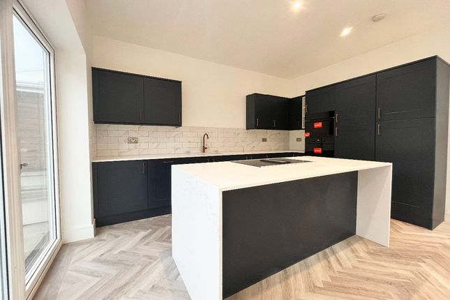21 Homeway, Romford photo 4