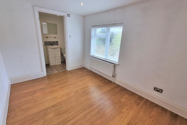 Woking Road, Guildford photo 5