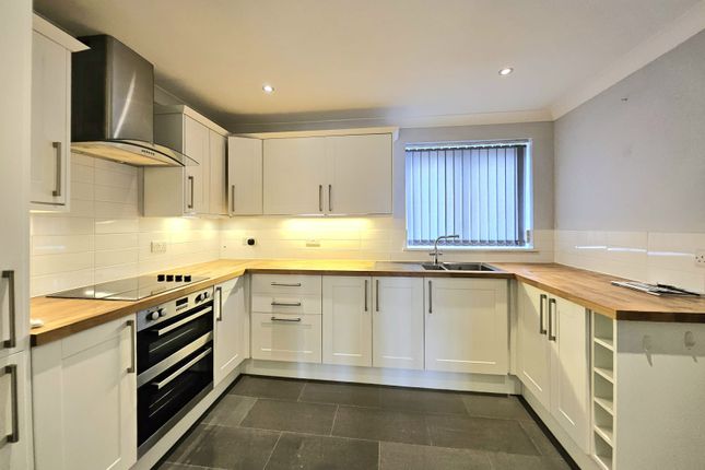 14 Sawtry Close, Luton photo 2