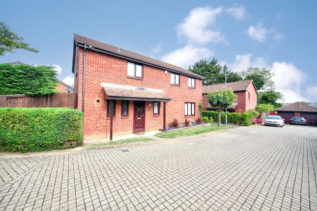 14 Bellerby Rise, Luton, Bedfordshire photo 2