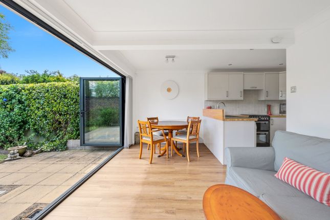 3, Victoria Way, Weybridge photo 4