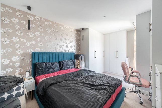 3-bed flat on Everly House, Edgware, £500,000