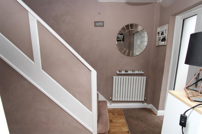 82, Rowantree Drive, Bradford photo 4