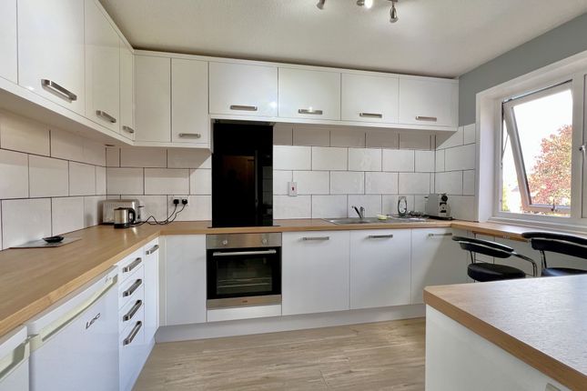 Flat 12, Summerfield Court French Weir Close, Taunton photo 4