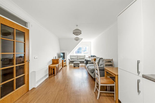 Flat 28 Fitznell Court, 12 Pond Hill Gardens, Sutton photo 4
