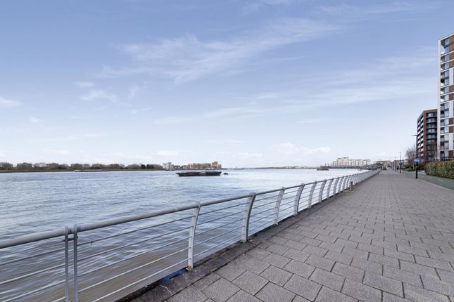 Flat to rent in Clement Apartments, Royal Arsenal Riverside, London