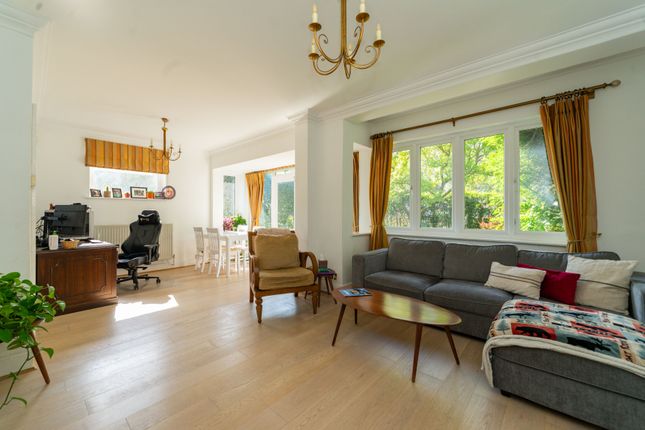 14, Chesterfield Road, London photo 4