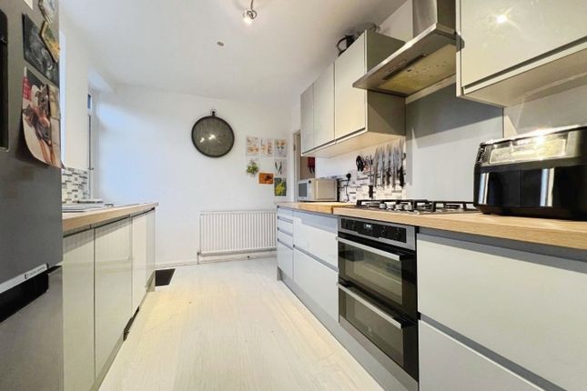 13, Court Meadow, Wotton-Under-Edge photo 3