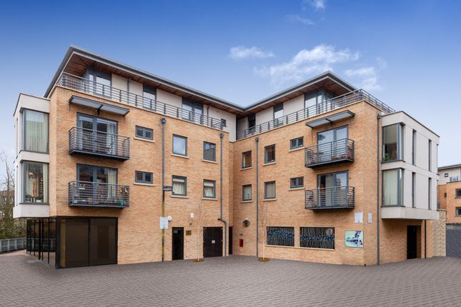 Thumbnail Flat for sale in Woodins Way, Oxford