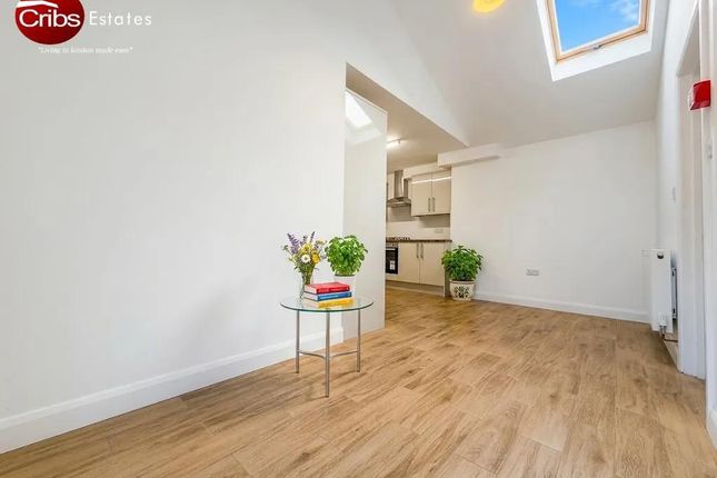 Ground Floor Flat, 2 Halesowen Road, Morden photo 3