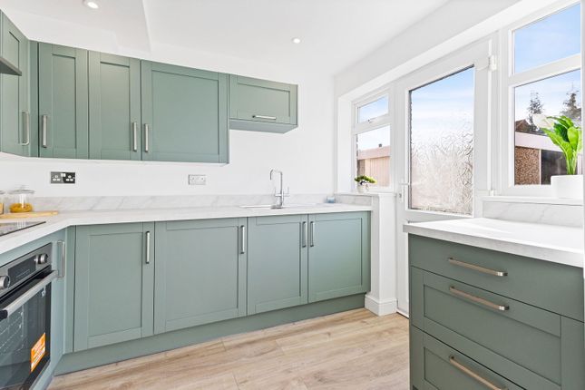 9, Sussex Crescent, Castleford photo 4