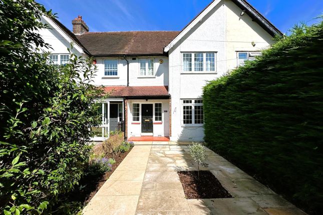 3-bed terraced on Southborough Lane, Bromley, £2,350/mo