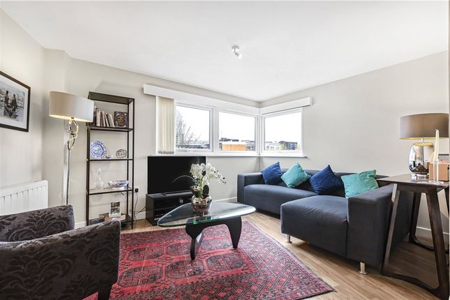 Flat for sale in Murray Grove, London