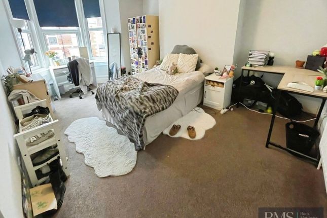 48, Myrtle Grove, Newcastle Upon Tyne photo 2