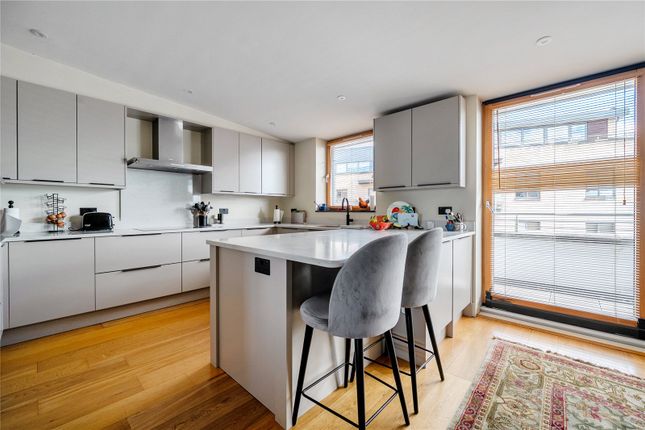 Flat B15,, Trinity Gate, Guildford photo 3