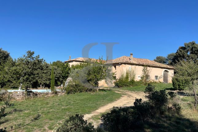 Farmhouse for sale in Sainte-Cecile-Les-Vignes, Provence-Alpes-Cote D'azur, 84290, France