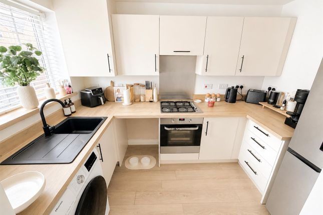 8, Starling Close, Corby photo 2