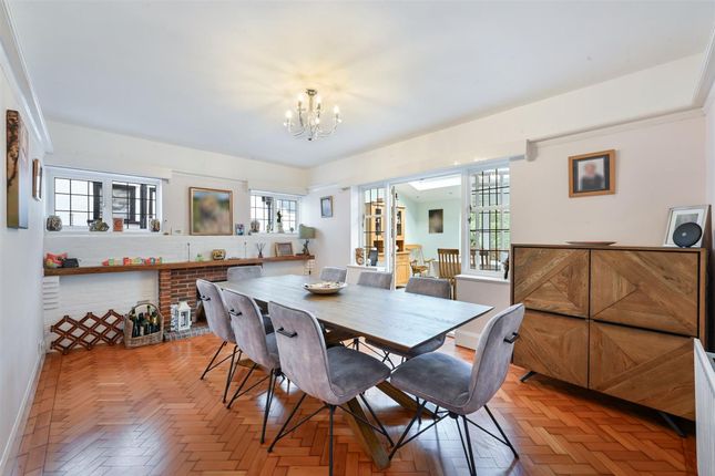 April Cottage, Squirrels Way, Epsom photo 3
