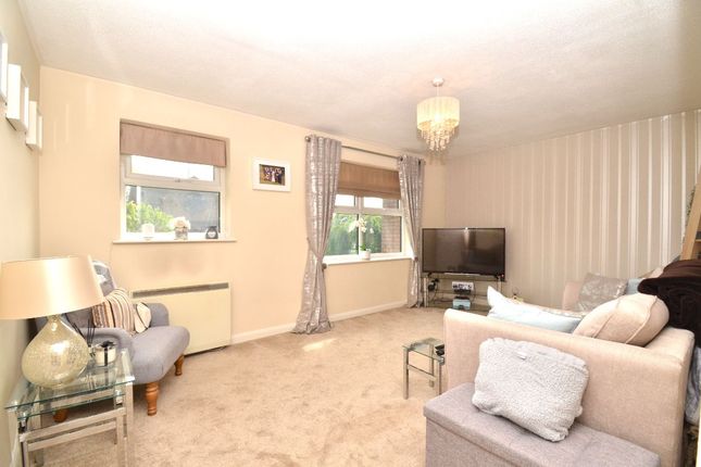 16 Diamond Court, Hornchurch photo 2
