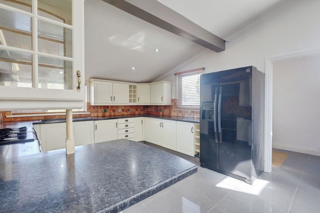 14, Longwick Basildon, Basildon photo 2