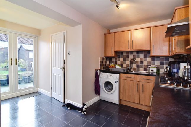 37, Broomwood Gardens, South Yorkshire photo 2
